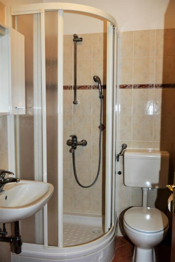 Barbat na Rabu Apartmani Katarina מראה חיצוני תמונה